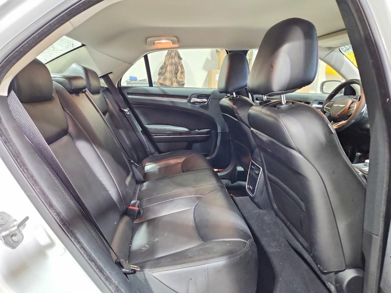 2023 Chrysler 300 Touring l