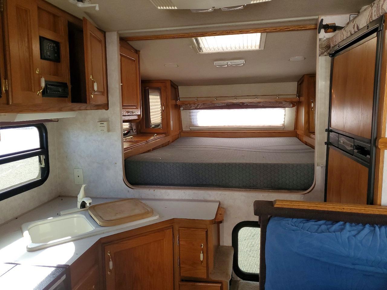 2002 Arctic Fox Camper