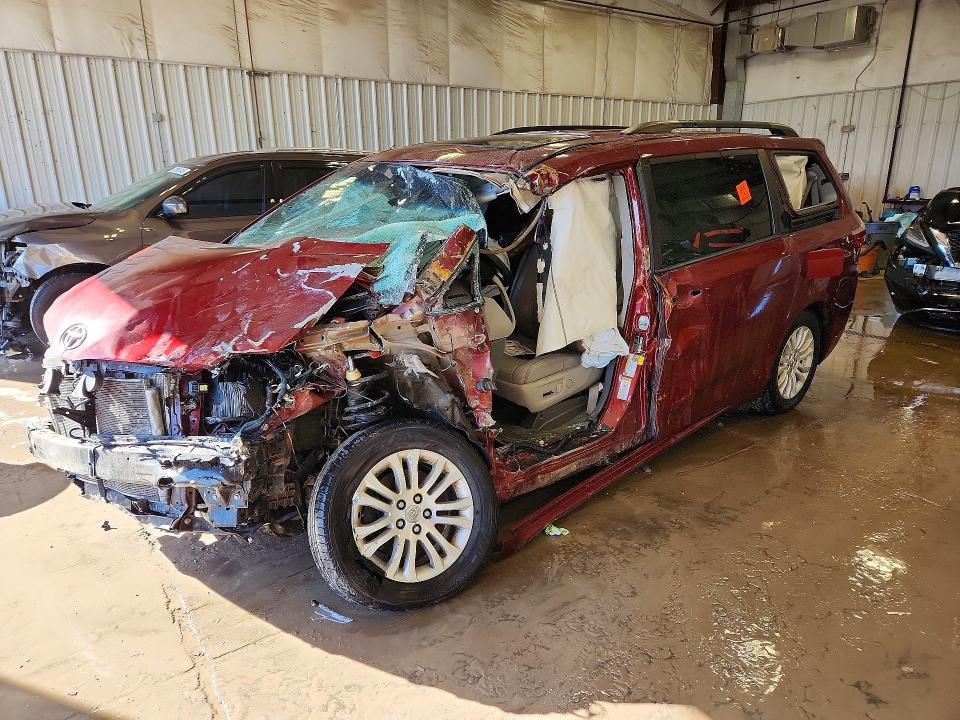 2015 Toyota Sienna xle 8-passenger