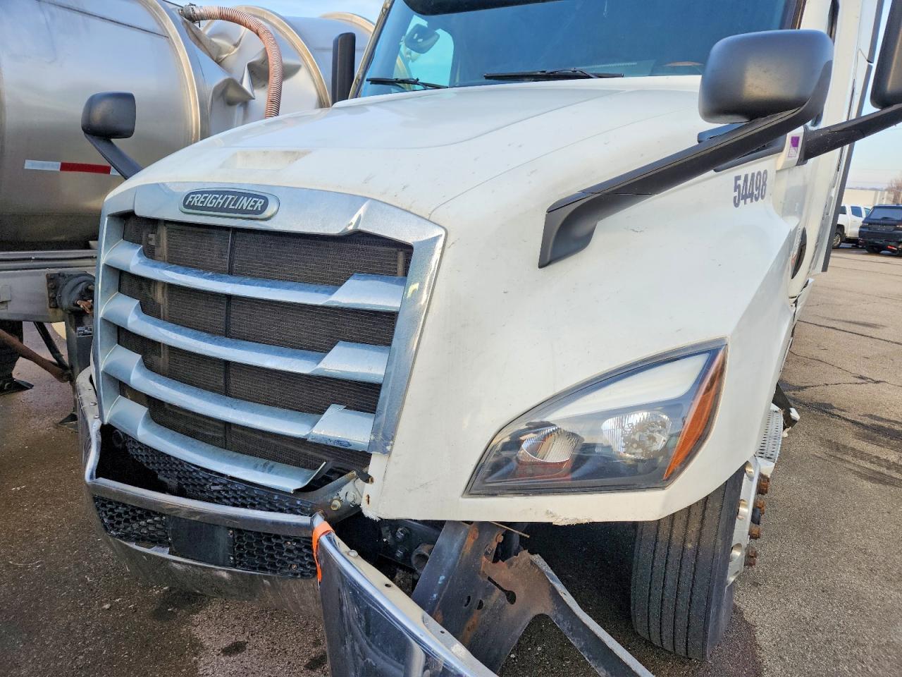 2020 Freigliner 2020 Freightliner Cascadia 126 Semi Truck