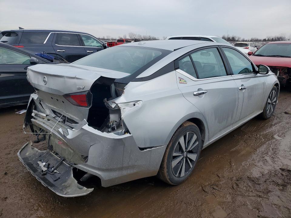 2022 Niss Altima