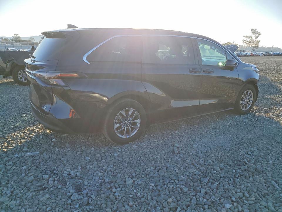 2023 Toyota Sienna le