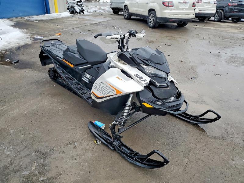 2017 Skidoo Renegade Adrenaline