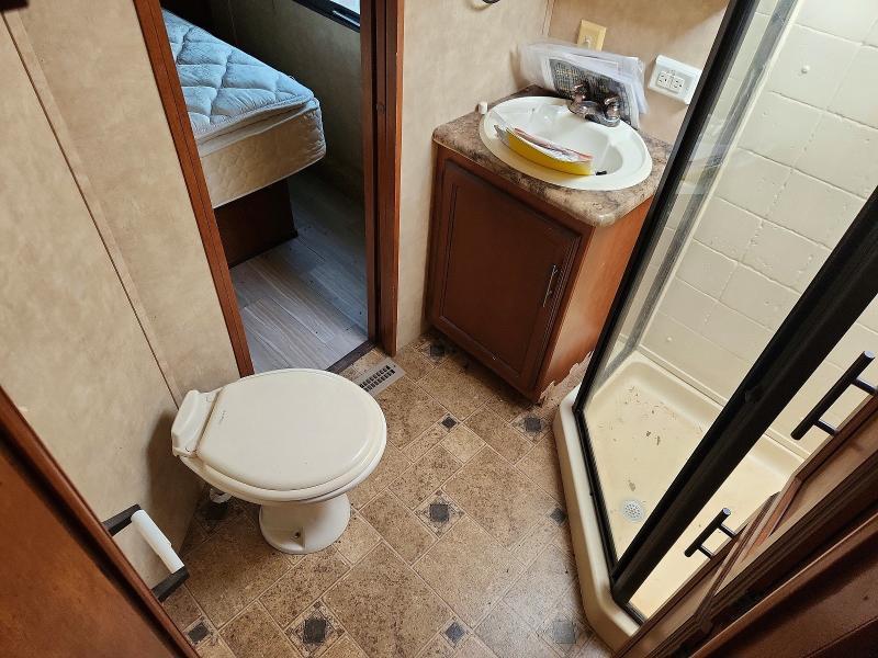 2012 Winnebago Raven Camper