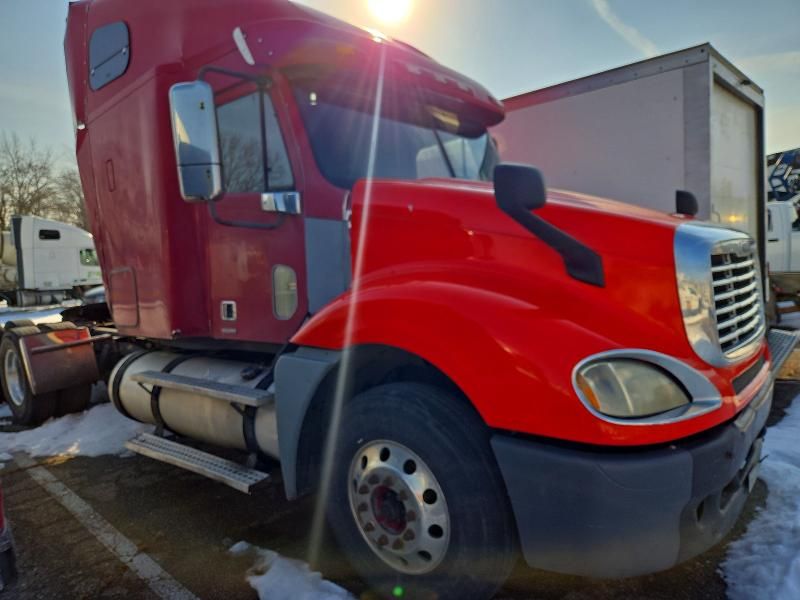 2005 Freightliner Columbia 120 Semi Truck