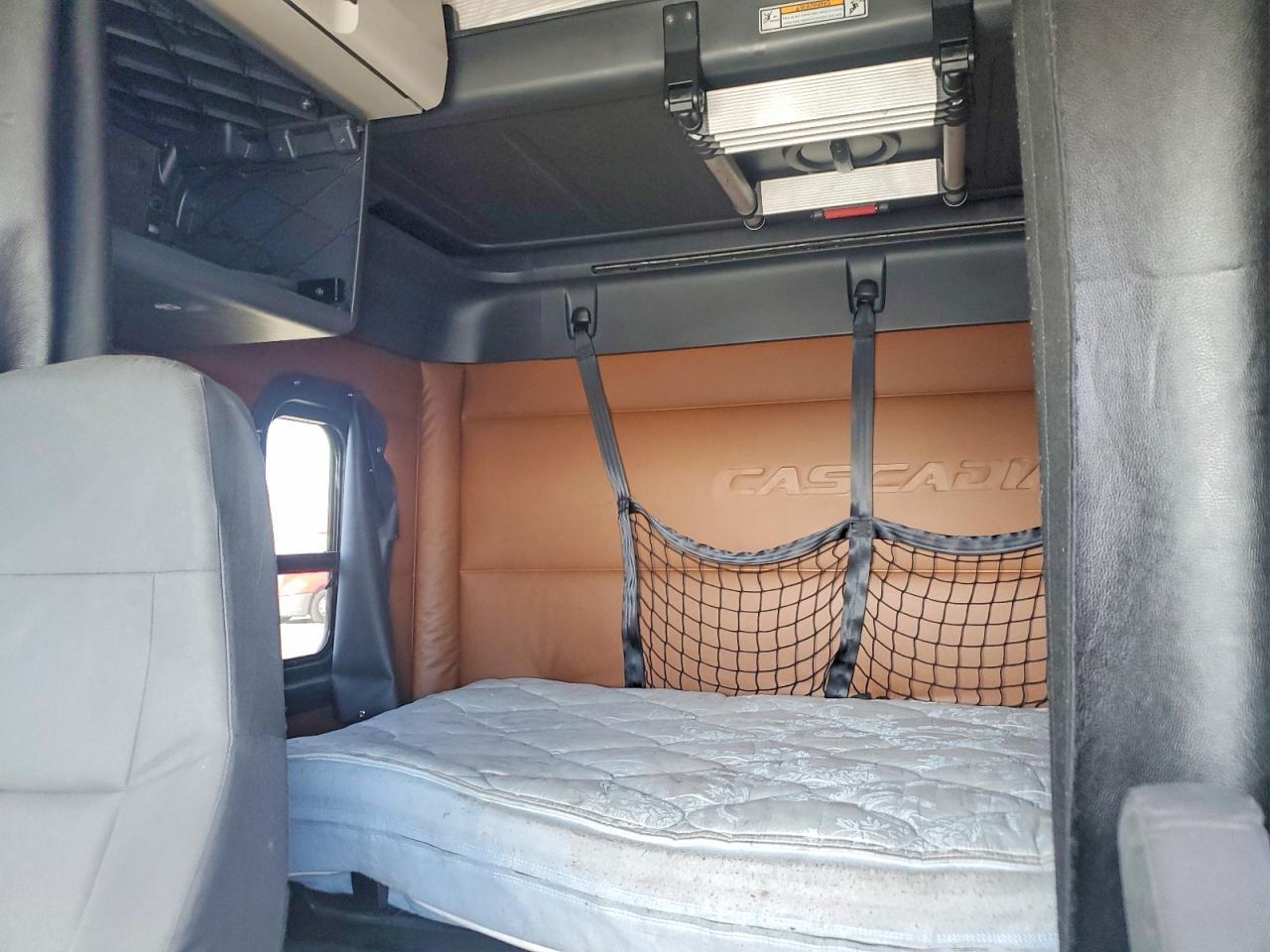 2020 Freigliner 2020 Freightliner Cascadia 126 Semi Truck