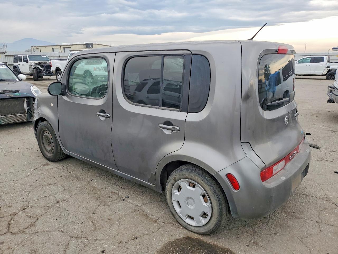 2013 Niss Cube s