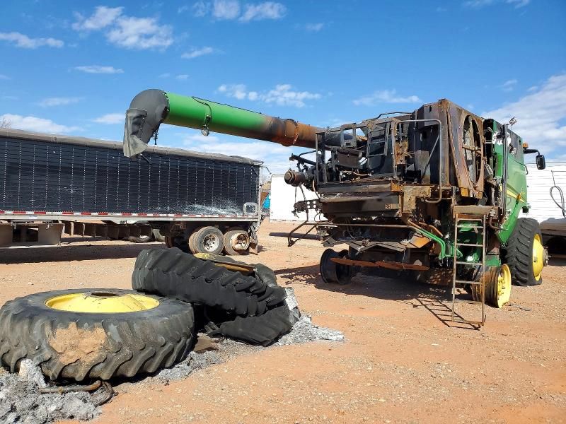 2012 John Deere S670 Combine