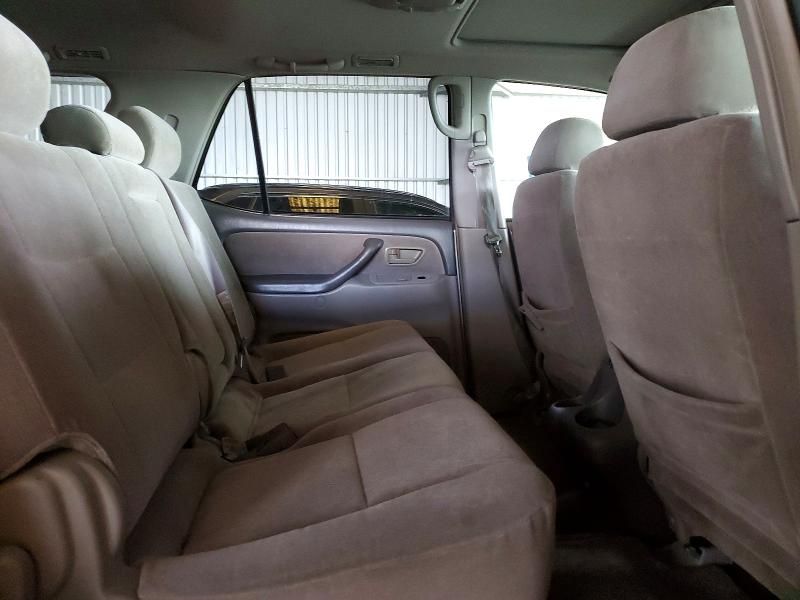 2004 Toyota Sequoia SR5