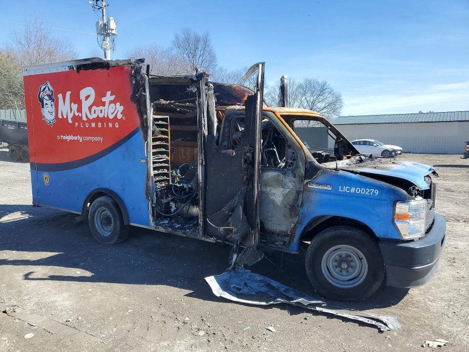 2022 Ford Econoline E350 Super Duty Cutaway Van