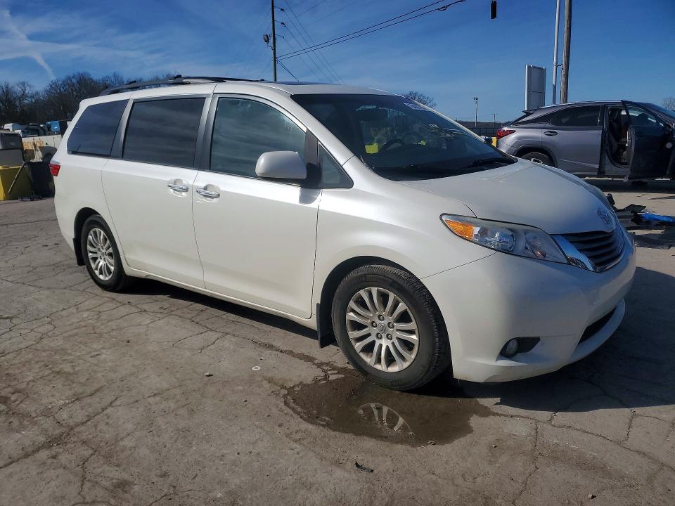 2017 Toyota Sienna xle 8-passenger