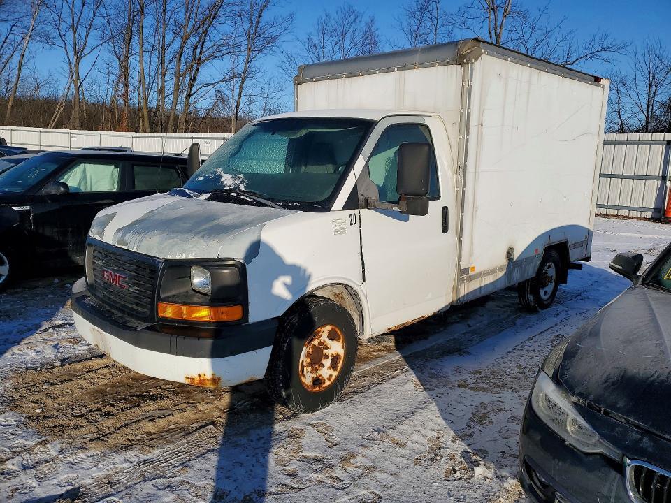 2004 GMC Savana box Truck