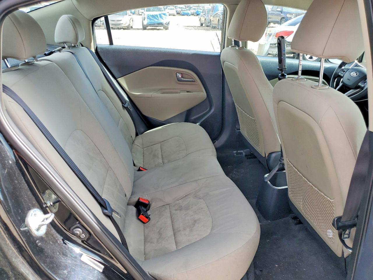 2015 KIA Rio lx