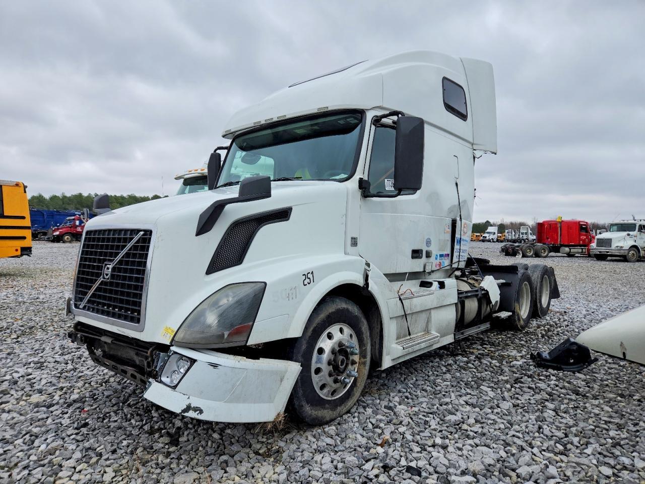 2014 Volvo VNL Semi Truck