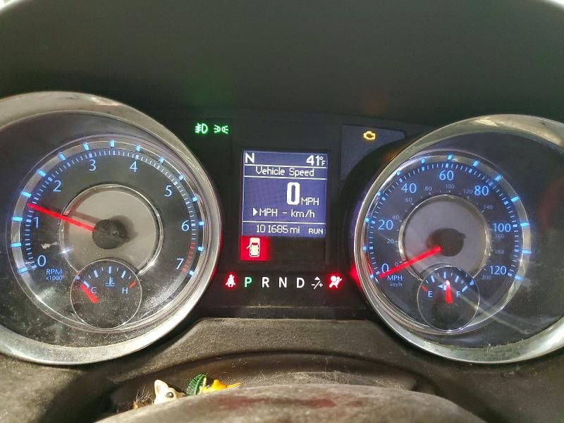 2013 Chrysler Town & Country Touring l