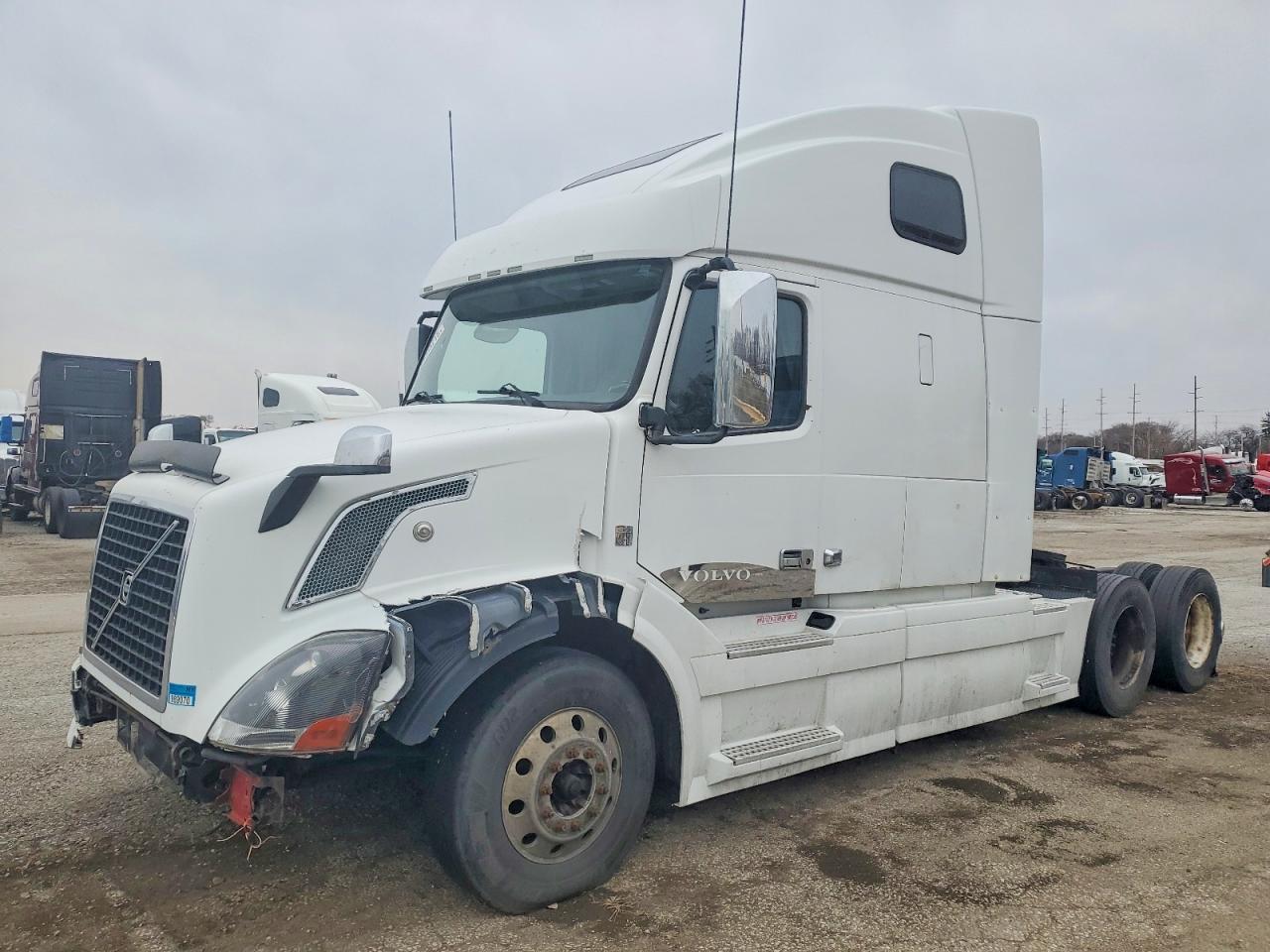 2010 Volvo VNL Semi Truck