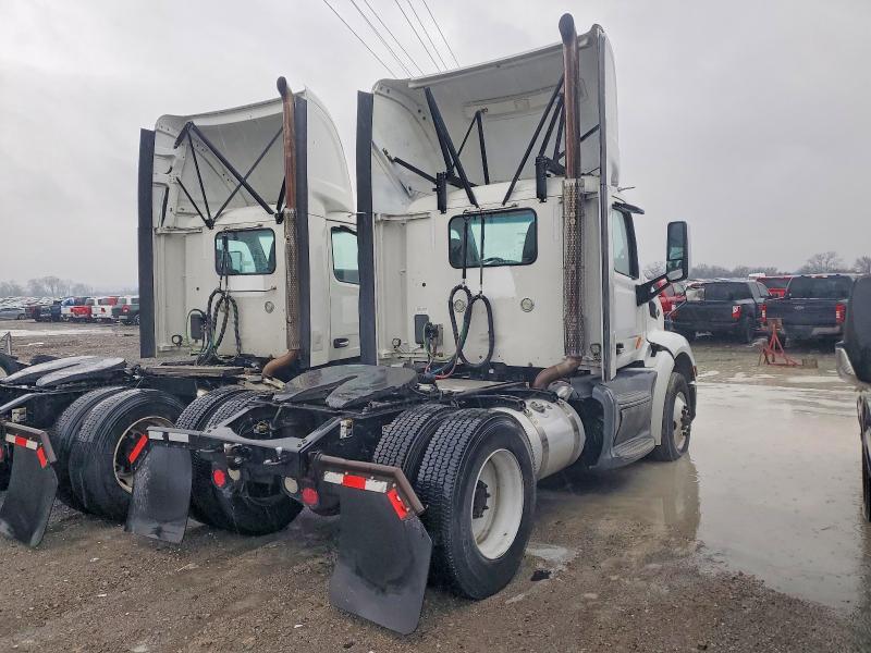 2016 Peterbilt 579 Semi Truck