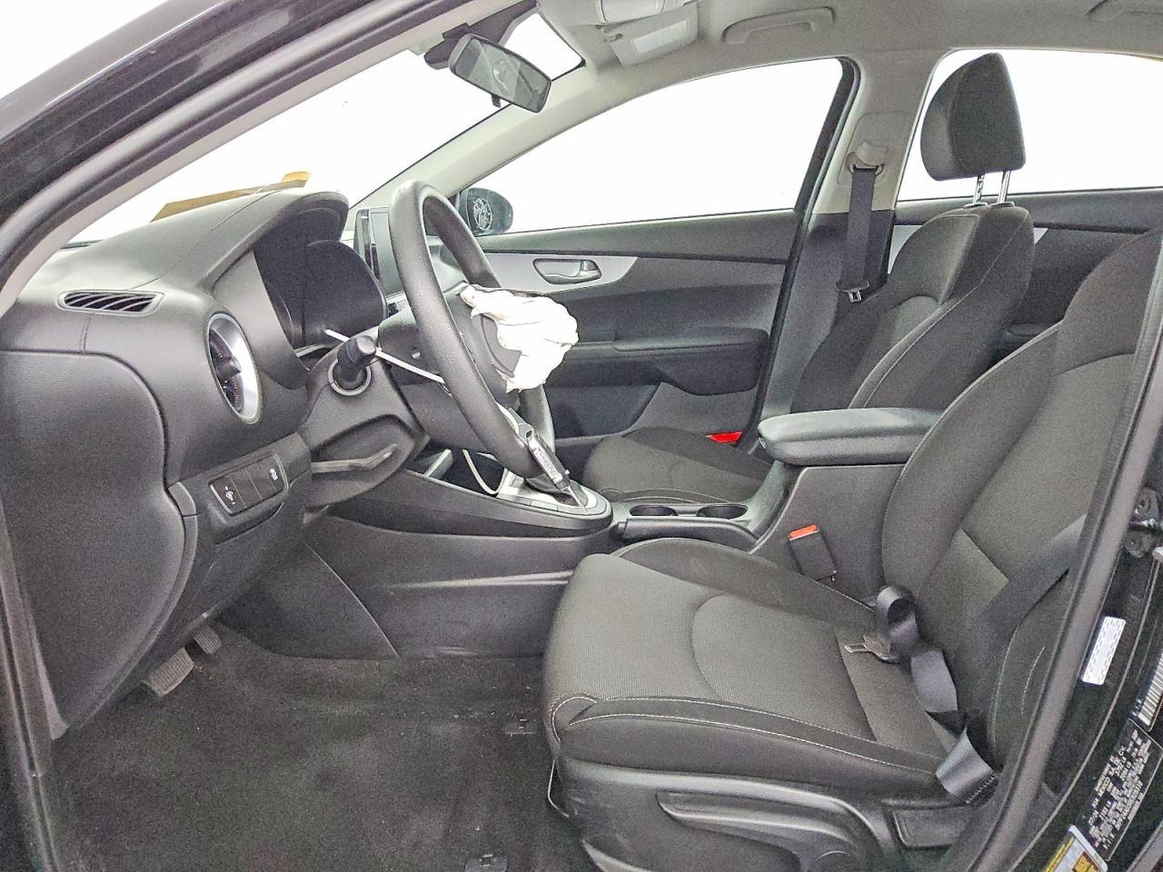 2024 KIA Forte lx
