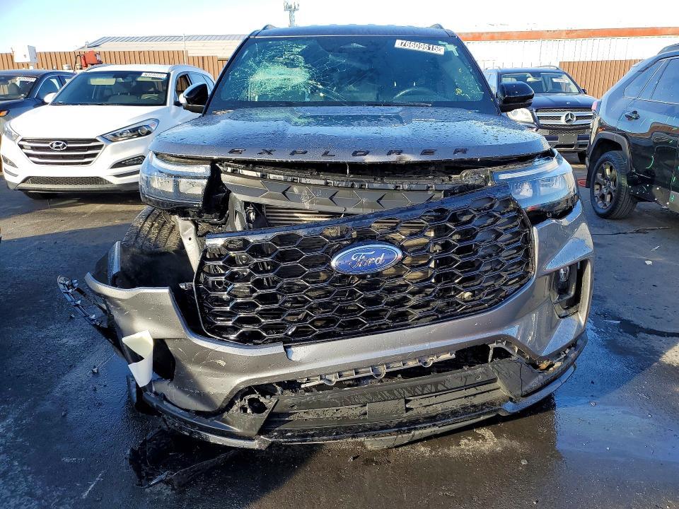 2025 Ford Explorer St-line