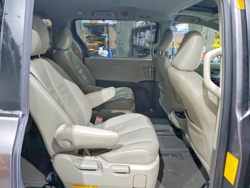 2011 Toyota Sienna xle