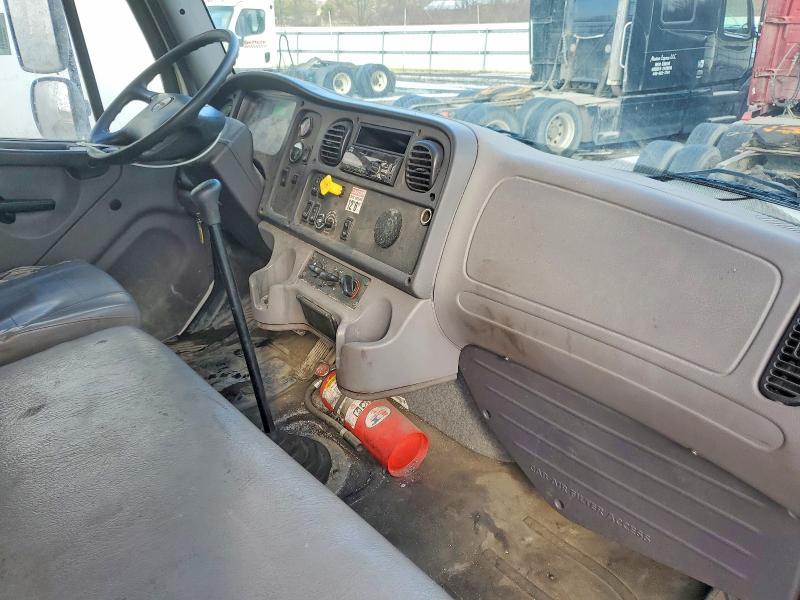 2019 Freightliner Business Class M2 BOX Truck