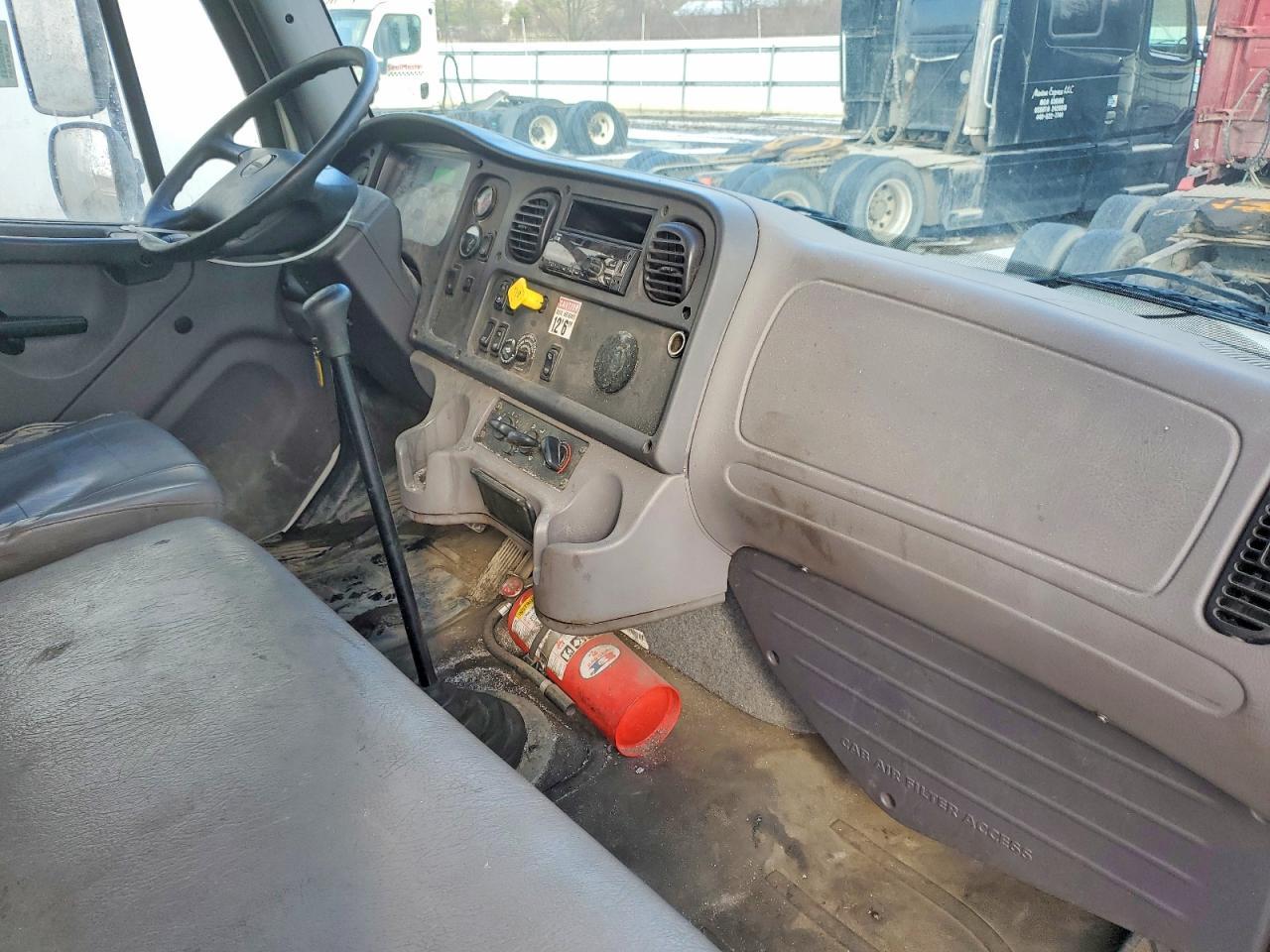 2019 Freightliner Business Class M2 BOX Truck