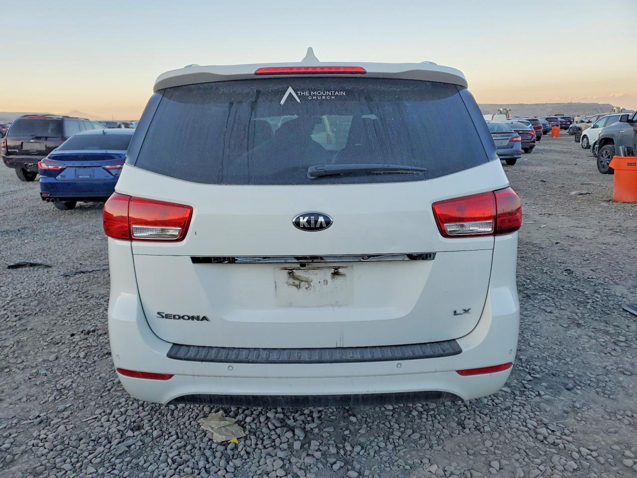 2017 KIA Sedona lx