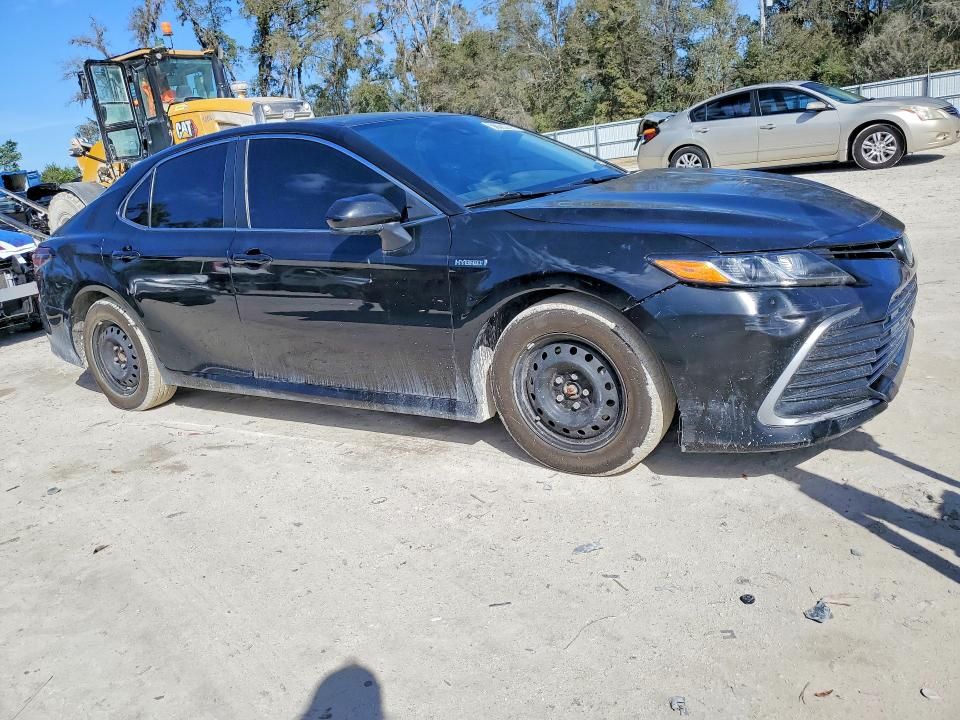 2021 Toyota Camry Hybrid le