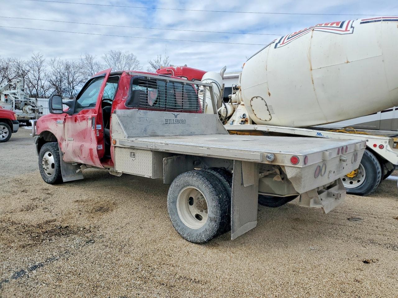 2005 Ford F350 Super Duty Flatbed Truck