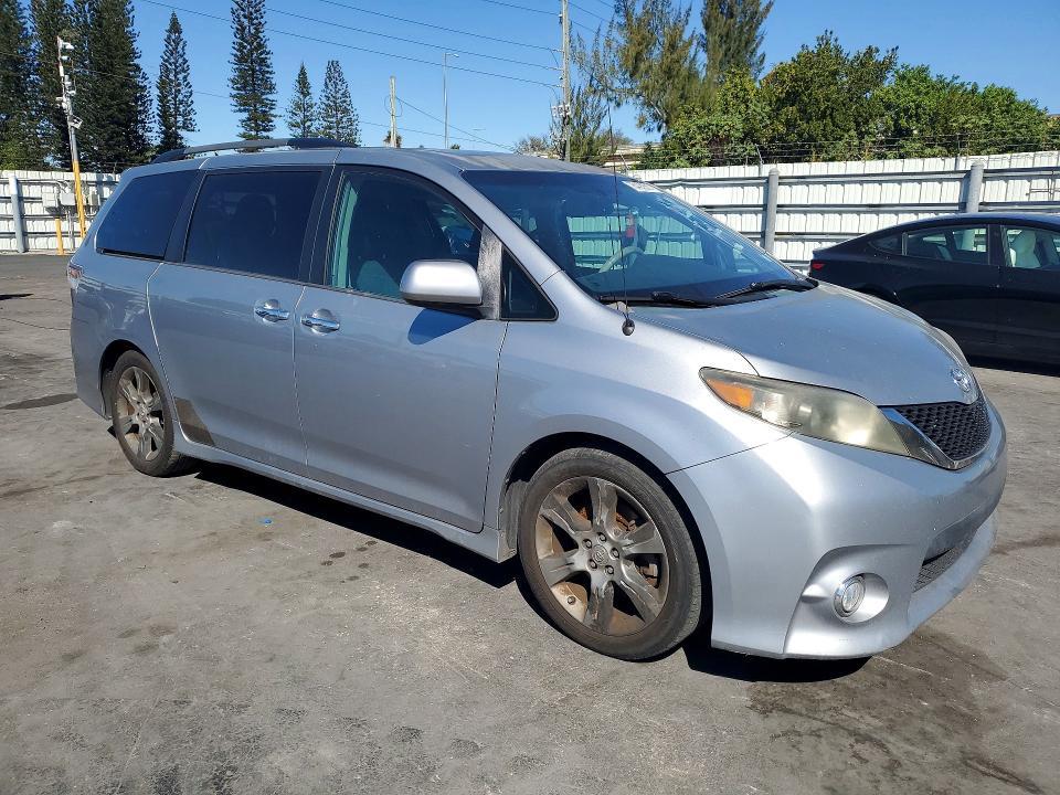 2013 Toyota Sienna se Premium 8-passenger