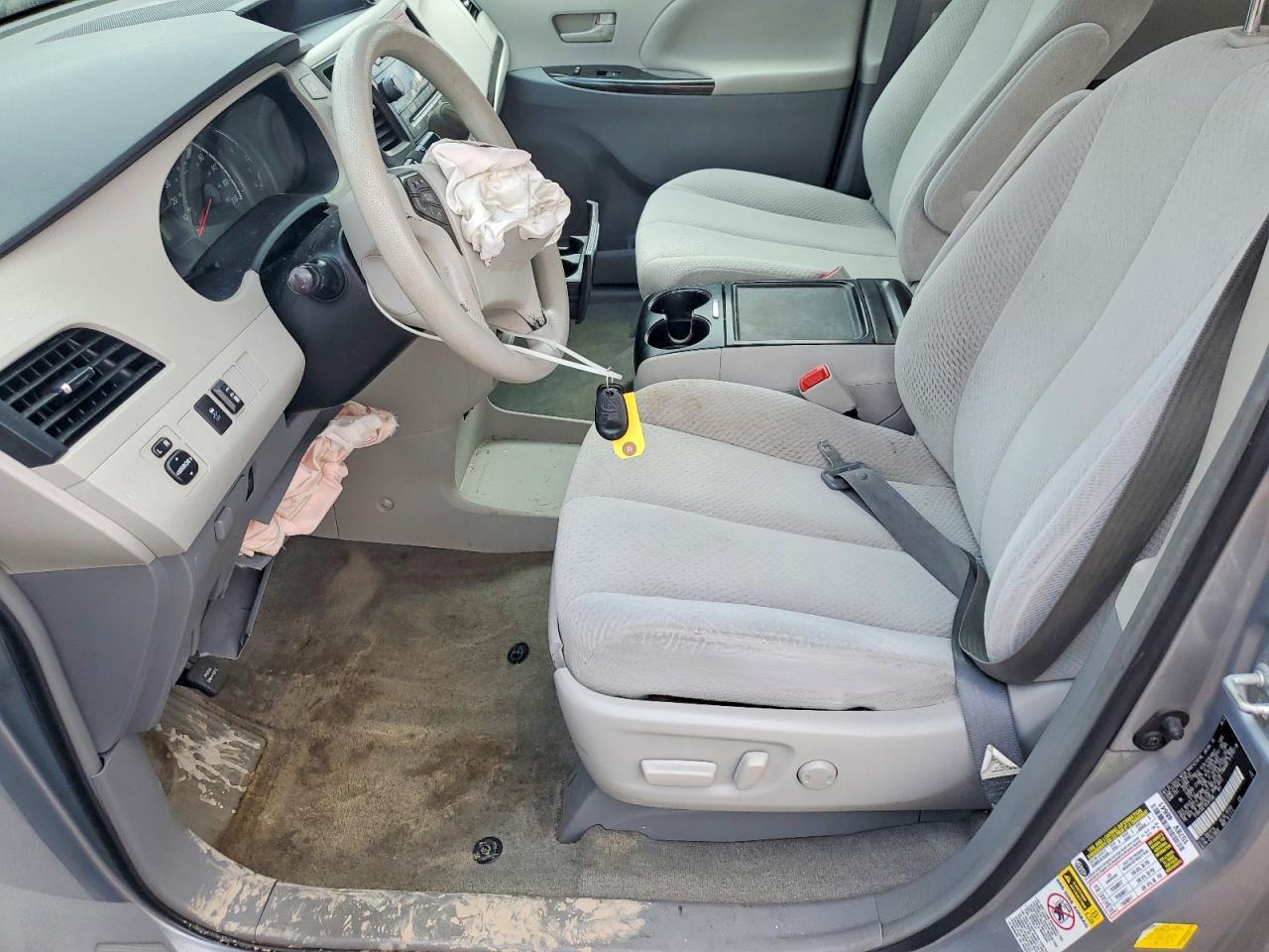 2013 Toyota Sienna LE