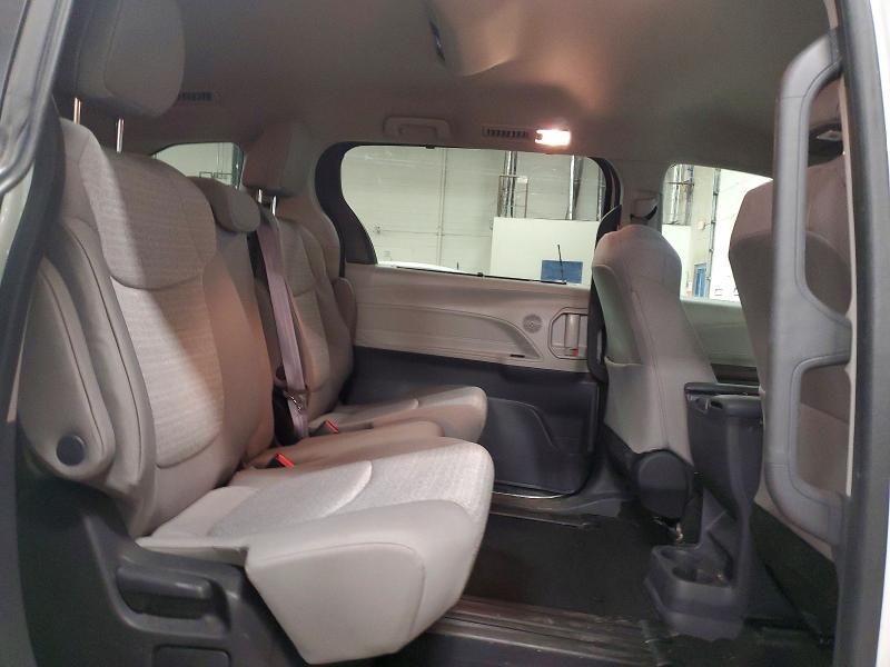 2022 Toyota Sienna le