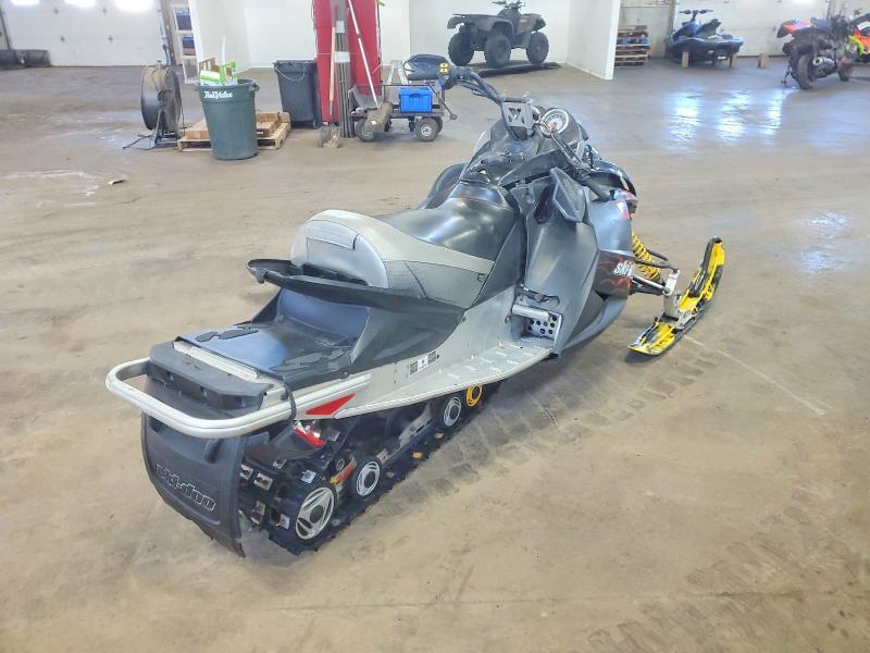 2004 Skidoo 2002 Ford Super Duty F-250 XLT
