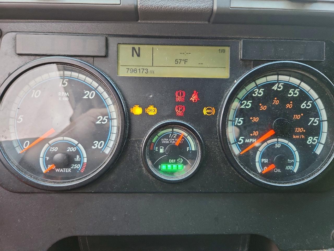 2016 Freigliner 2016 Freightliner Cascadia 125 Semi Truck