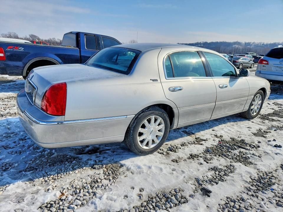 2007 Lincoln Town car Signature Limited