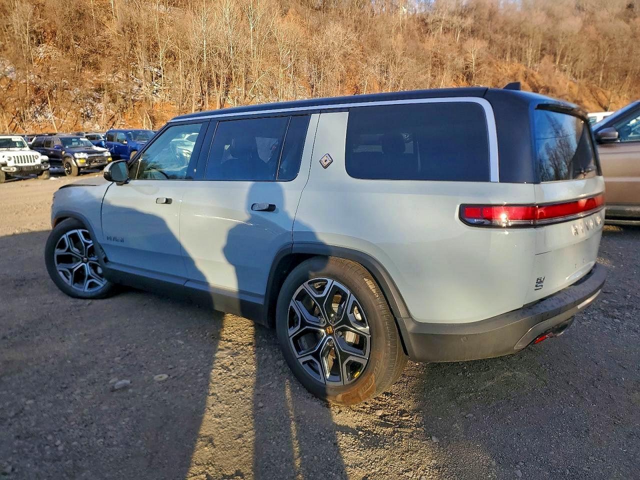 2025 Rivian R1S Adventure