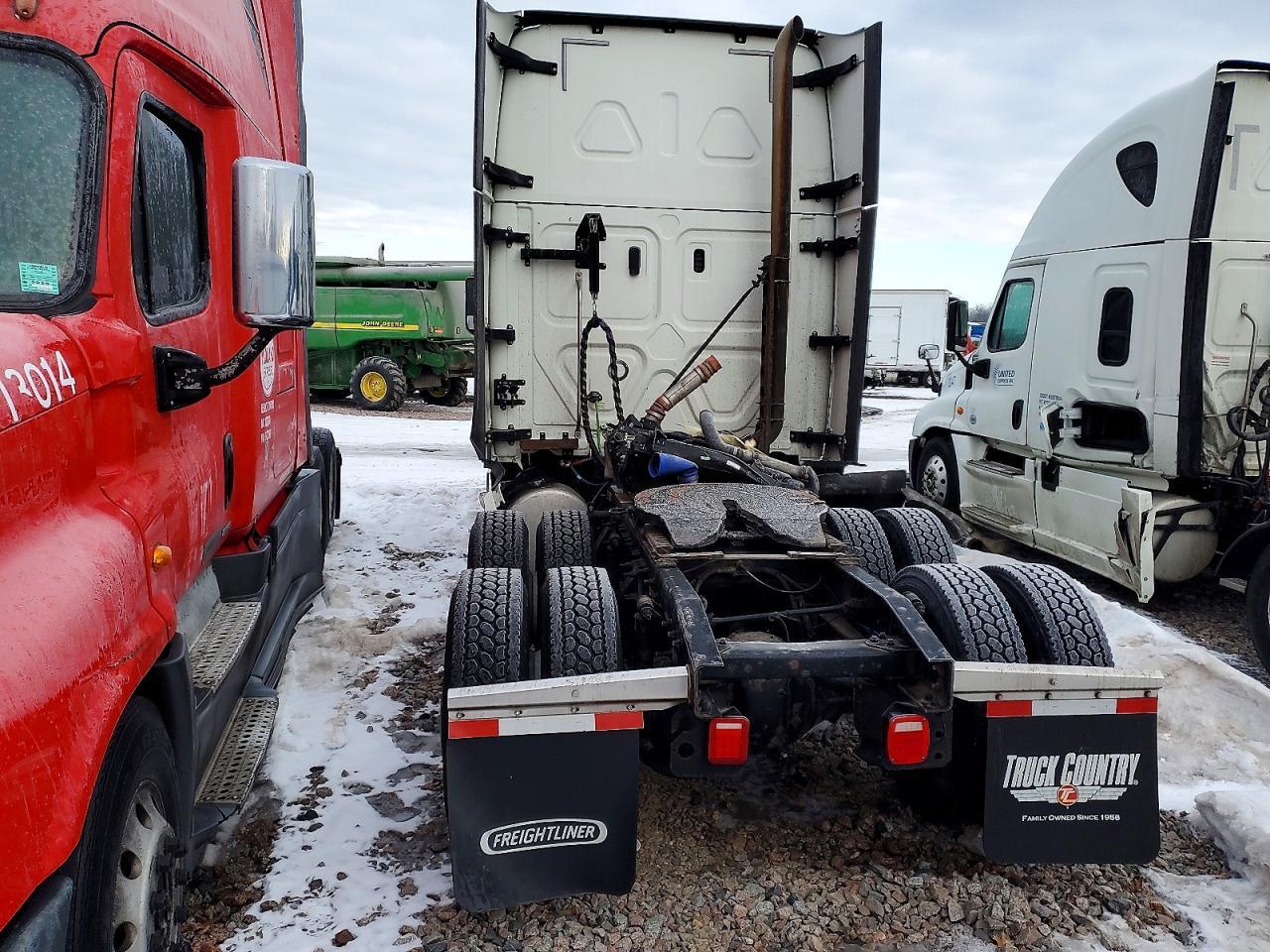 2020 Freightliner Cascadia 126