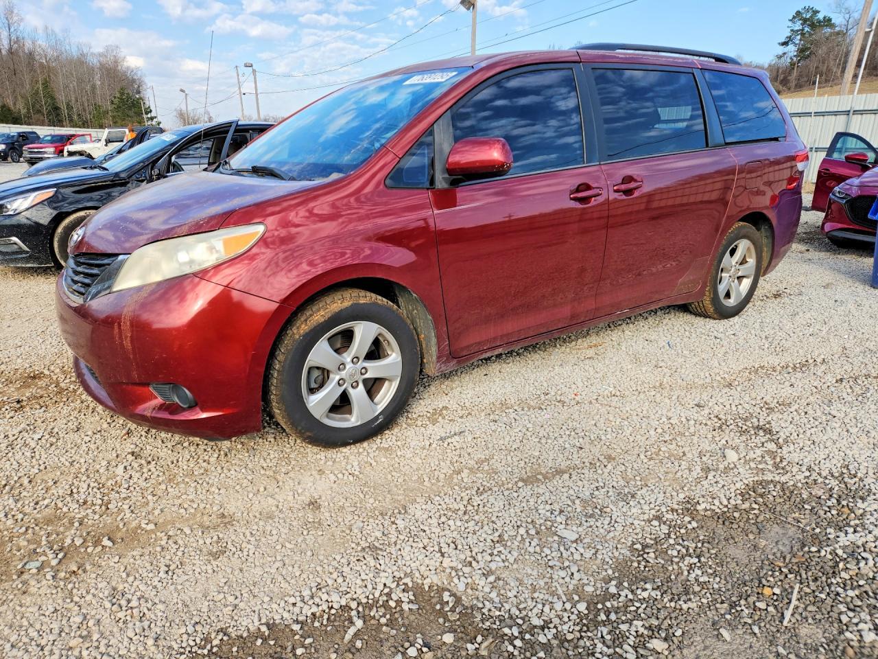 2013 Toyota Sienna le