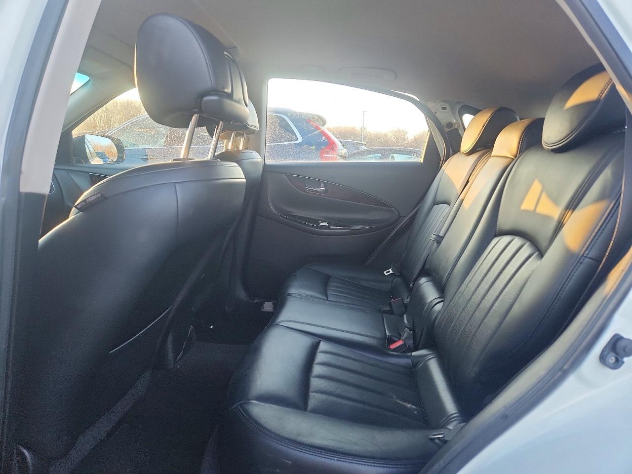 2016 Infinity Qx50 Base