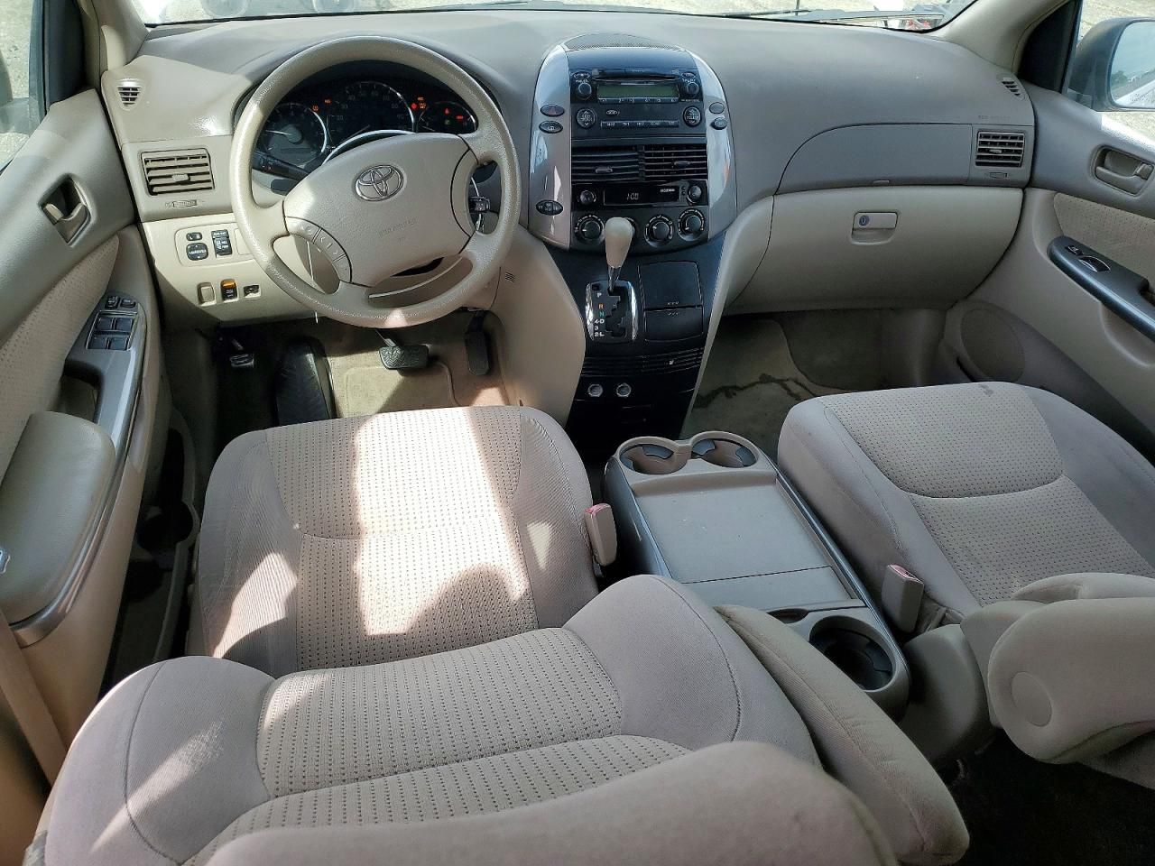 2010 Toyota Sienna le 8-passenger