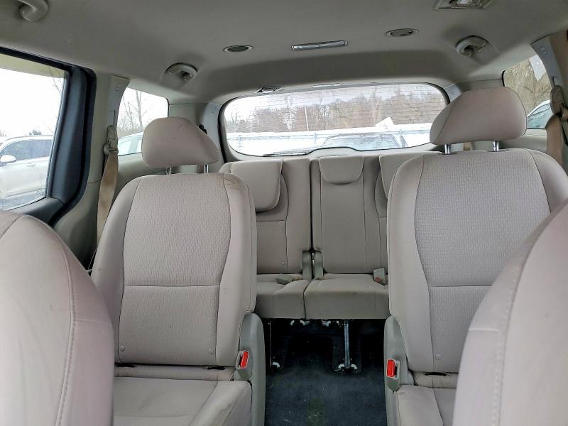 2016 KIA Sedona lx