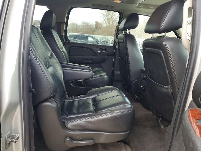 2011 Chevrolet Suburban K1500 lt