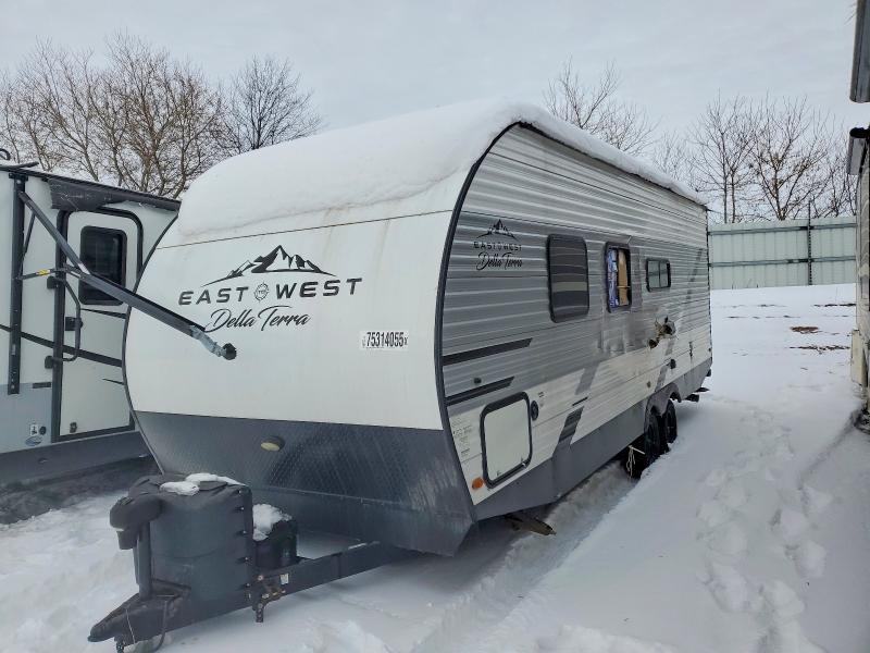 2022 East Manufacturing Della Terr-Camper