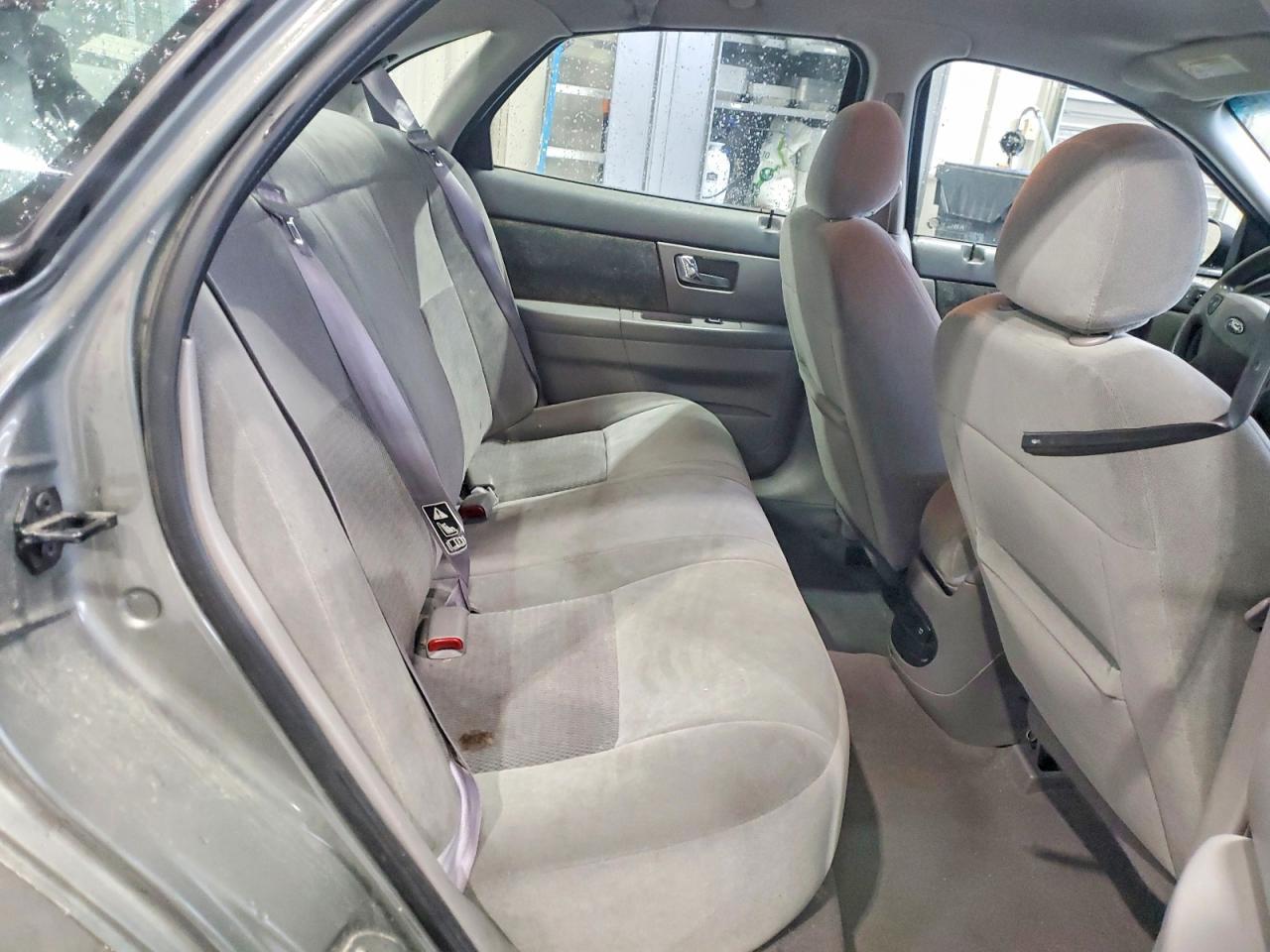 2003 Ford Taurus se