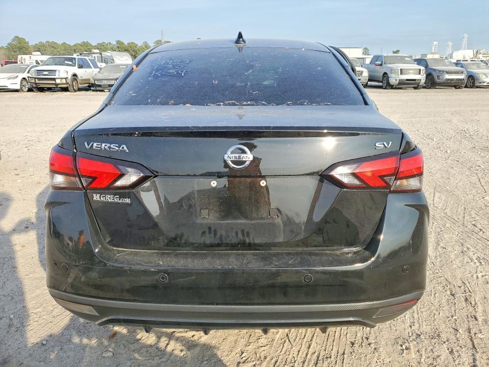 2025 Nissan Versa sv