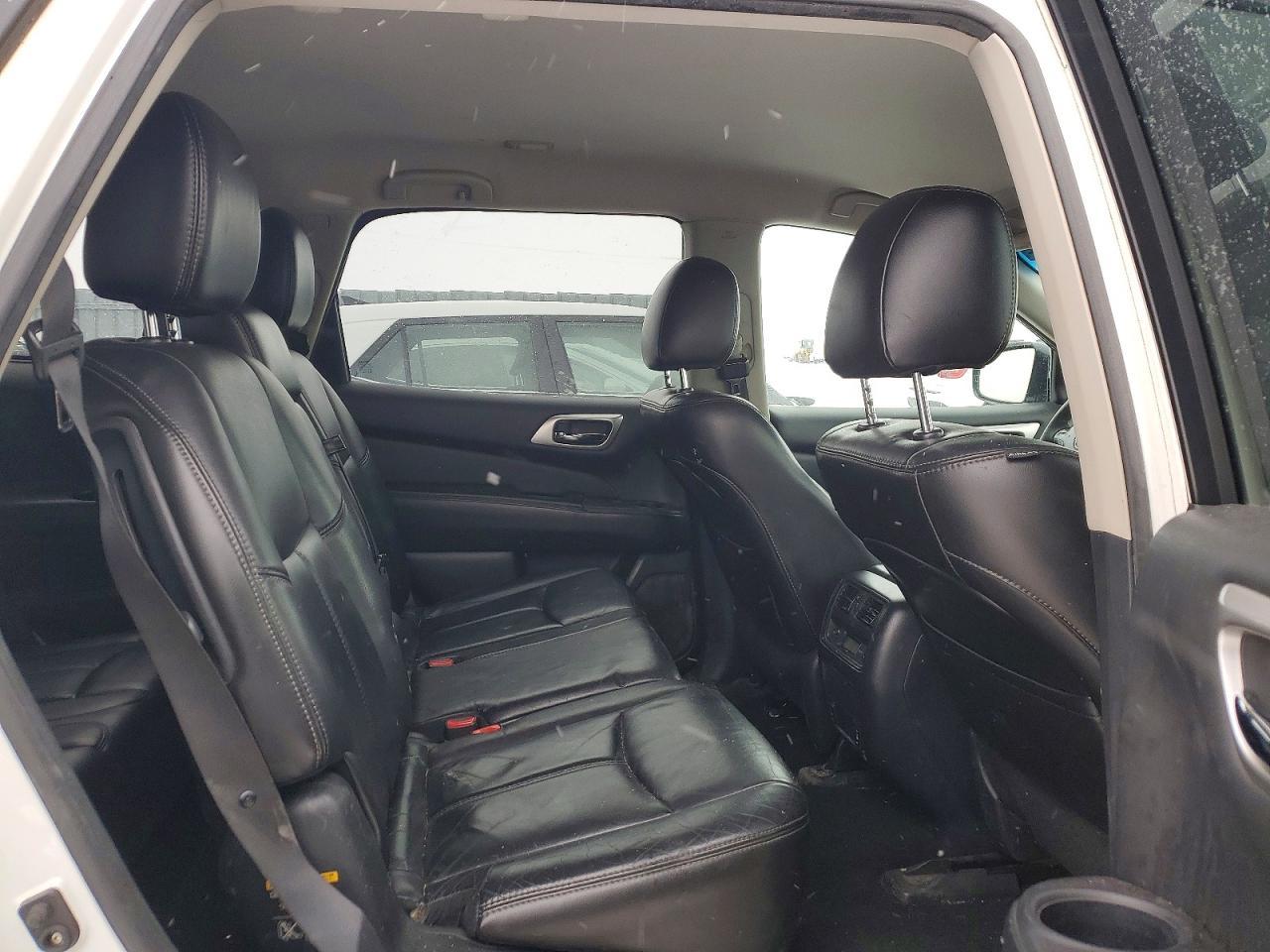 2014 Nissan Pathfinder s