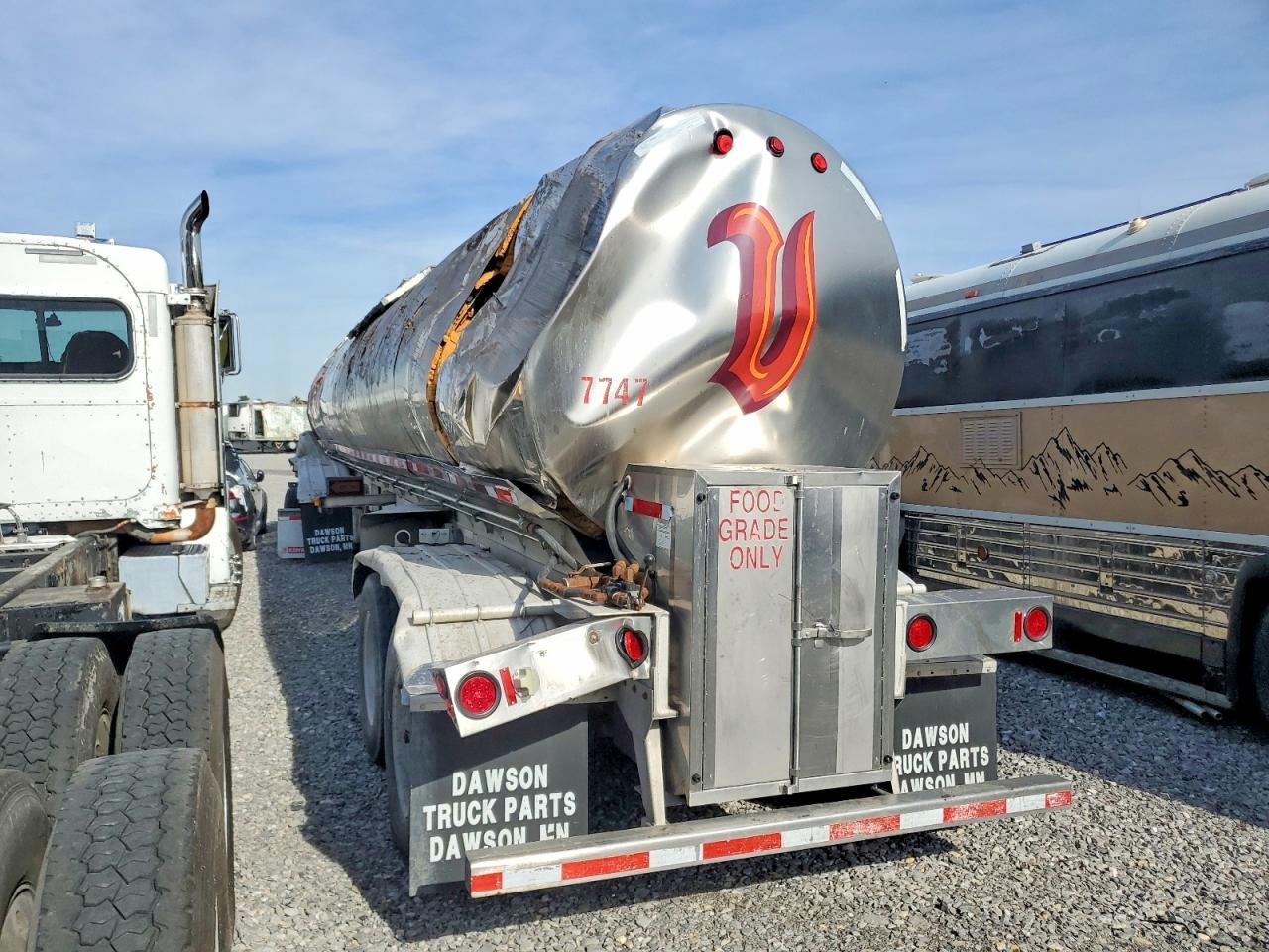 2016 Walker Tank Trailer