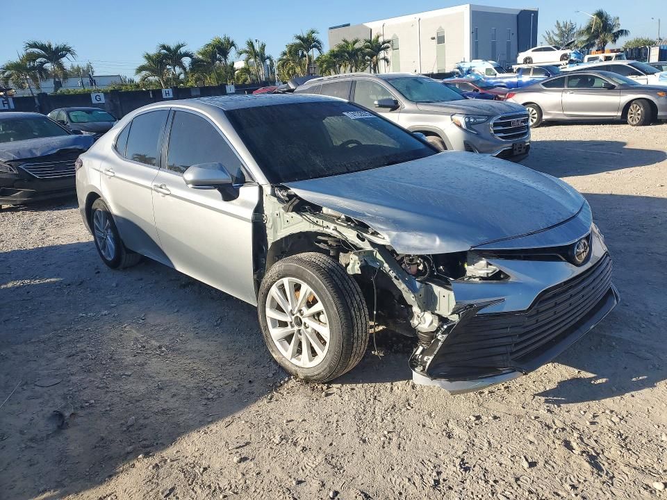 2024 Toyota Camry le