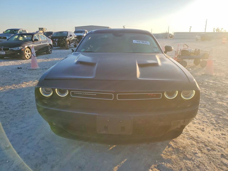 2015 Dodge Challenger sxt