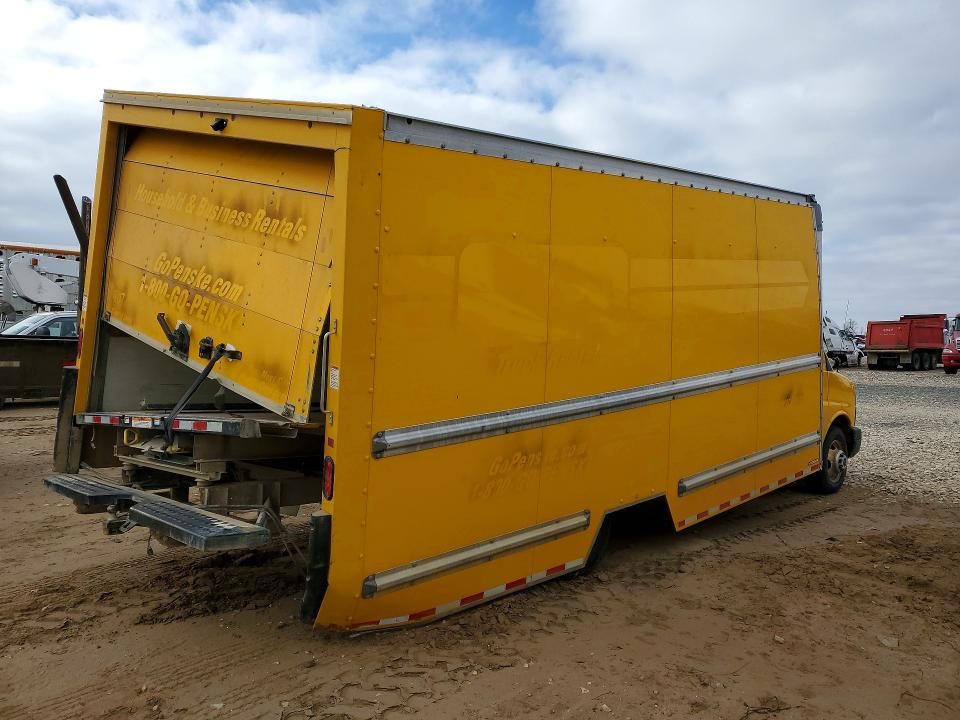 2023 GMC Savana box Truck